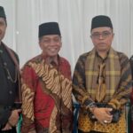 Hendrizal Bersama Drs.Nofrizal Usra Mengucapkan Selamat Atas Malewakan Gala F.Dt.Sampono Ameh