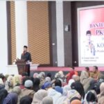 Wako Kembali Serahkan Bansos Tambahan Sembako dan PKH Triwulan II untuk 1302 KPM Bukittinggi