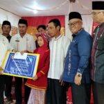 Bupati Agam, Dr. H. Andri Warman, MM Berikan Rewards Kepada Dzakira Talita Zahra, Peraih Prediket Terbaik Ajang OSN Bid-IPA Tingkat Sumatera Barat
