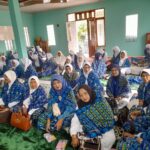 Tingkatkan keimanan dan ketaqwaan, Refnawati SH pimpin jamaah Mesjid Raudhatul Jannah dan Nurul wathan Gulai Bancah mengikuti acara BKMT se kecamatan MKS