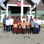 Berkolaborasi Dengan BAZNAS Walikota Bukittinggi H. Ramlan Nurmatias, Menyerahkan Sebanyak 562 Kepada Siswa Kurang Mampu
