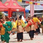 Bentuk Kepedulian Terhadap Dunia Kependidikan"Hj Eliana Berikan Bantuan Untuk Kegiatan Festival Tambua