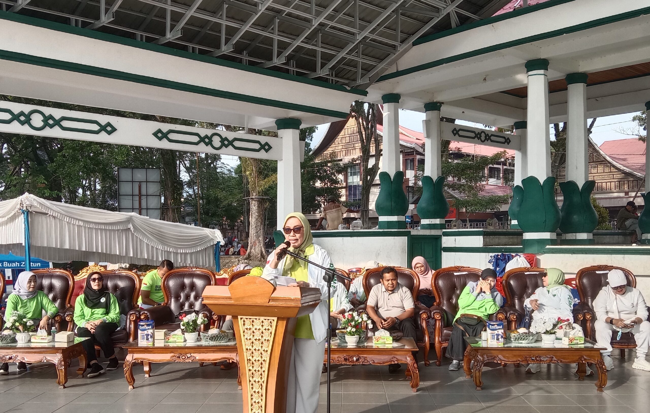 Satu Abad Jam Gadang, Perwatusi Kobarkan Semangat Lawan Osteoporosis di Bukittinggi