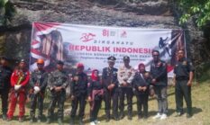 DPC GRIB JAYA 50 Kota Semarakkan HUT RI ke-81, Bendera Merah Putih Raksasa Dibentangkan di Tebing Lembah Harau